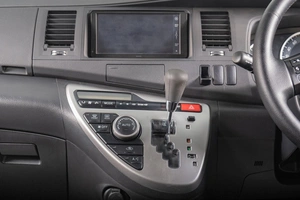 Минивэн Toyota Isis 2011 года, 1449000 рублей, Томск