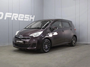 Хетчбэк Toyota Ractis 2013 года, 1070000 рублей, Омск