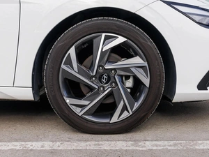 Седан Hyundai Elantra 2023 года, 2139000 рублей, Большой Сочи