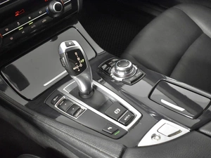 Седан BMW 5 серия 2013 года, 1230100 рублей, Казань
