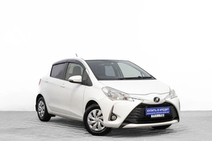 Хетчбэк Toyota Vitz 2017 года, 919000 рублей, Барнаул
