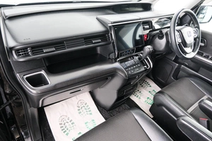 Минивэн Honda Stepwgn Spada 2017 года, 2289000 рублей, Красноярск