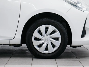 Хетчбэк Toyota Vitz 2019 года, 1050000 рублей, Красноярск