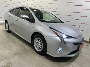 Лифтбек Toyota Prius 2016 года, 1295000 рублей, Красноярск