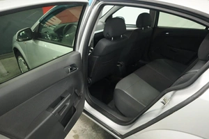 Седан Opel Astra 2012 года, 1050000 рублей, Курск