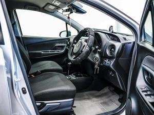 Хетчбэк Toyota Vitz 2018 года, 980000 рублей, Красноярск