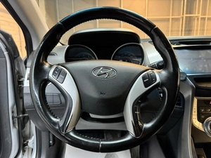 Седан Hyundai Elantra 2011 года, 1047000 рублей, Красноярск