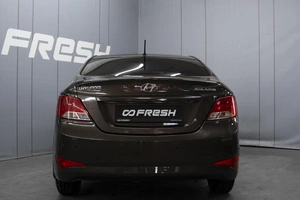 Седан Hyundai Solaris 2015 года, 980000 рублей, Омск