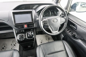 Минивэн Toyota Esquire 2014 года, 1849000 рублей, Красноярск