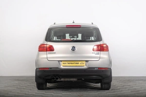 Внедорожник Volkswagen Tiguan 2013 года, 1629000 рублей, Томск