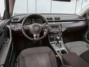 Седан Volkswagen Passat 2011 года, 1020000 рублей, Краснодар