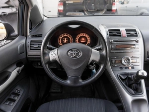 Хетчбэк Toyota Auris 2008 года, 749000 рублей, Саратов
