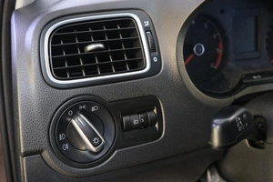 Седан Volkswagen Polo 2014 года, 859000 рублей, Омск