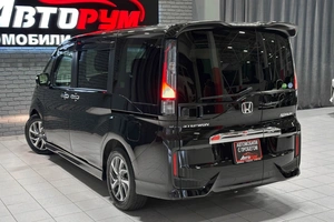Минивэн Honda Stepwgn Spada 2017 года, 1797000 рублей, Красноярск