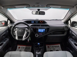 Хетчбэк Toyota Prius C 2016 года, 1275000 рублей, Красноярск