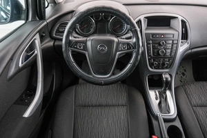 Хетчбэк Opel Astra 2013 года, 849000 рублей, Красноярск