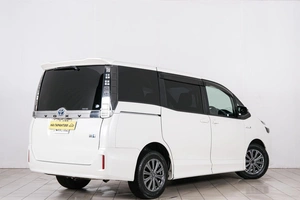 Минивэн Toyota Voxy 2014 года, 2049000 рублей, Красноярск