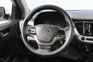 Седан Hyundai Solaris 2017 года, 979000 рублей, Новосибирск