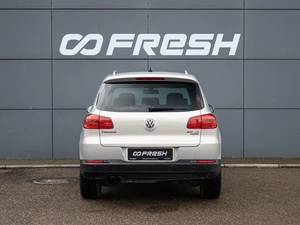 Внедорожник Volkswagen Tiguan 2012 года, 1330000 рублей, Краснодар