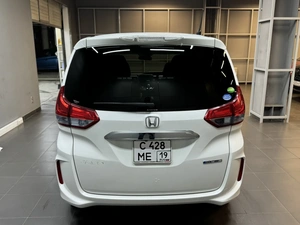 Минивэн Honda Freed 2018 года, 1547000 рублей, Красноярск