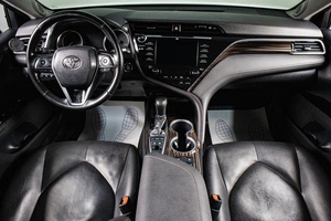 Седан Toyota Camry 2019 года, 3649000 рублей, Сургут
