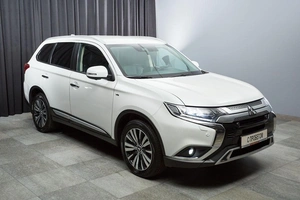 Внедорожник Mitsubishi Outlander 2021 года, 3850000 рублей, Красноярск