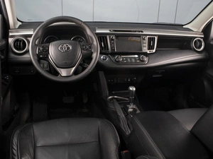 Внедорожник Toyota RAV4 2017 года, 2790000 рублей, Омск