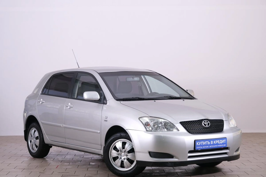 Хетчбэк Toyota Corolla 2002 года, 599000 рублей, Омск