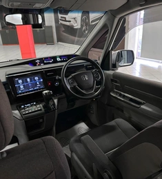Минивэн Honda Stepwgn 2017 года, 1730000 рублей, Красноярск