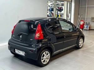 Хетчбэк Peugeot 107 2010 года, 547000 рублей, Красноярск