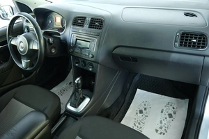 Седан Volkswagen Polo 2012 года, 899000 рублей, Омск