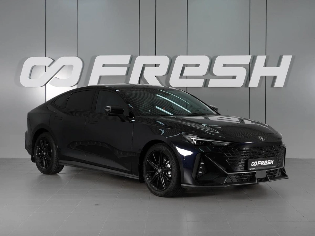 Лифтбек Changan UNI-V 2023 года, 2485000 рублей, Красный Пахарь
