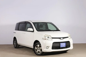 Минивэн Toyota Sienta 2013 года, 1169000 рублей, Новосибирск