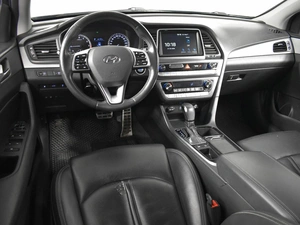 Седан Hyundai Sonata 2018 года, 1635100 рублей, Казань