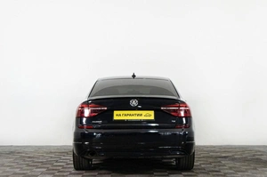 Седан Volkswagen Passat 2018 года, 1989000 рублей, Сургут