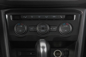 Внедорожник Volkswagen Tiguan 2018 года, 2459000 рублей, Кемерово