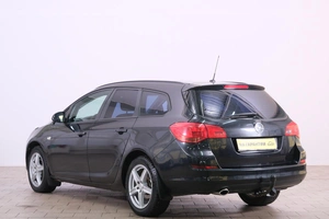 Универсал Opel Astra 2011 года, 769000 рублей, Омск