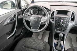 Хетчбэк Opel Astra 2014 года, 749000 рублей, Красноярск