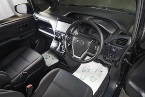Минивэн Toyota Voxy 2015 года, 1699000 рублей, Томск
