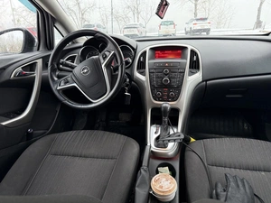 Хетчбэк Opel Astra 2011 года, 715000 рублей, Красноярск