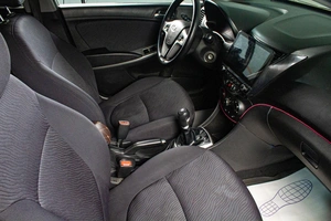 Седан Hyundai Solaris 2011 года, 669000 рублей, Сургут