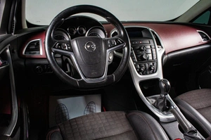 Хетчбэк Opel Astra GTC 2012 года, 829000 рублей, Сургут