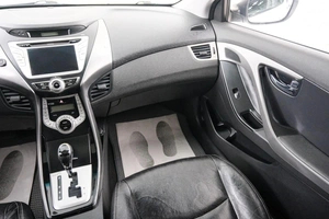 Седан Hyundai Avante 2011 года, 949000 рублей, Красноярск