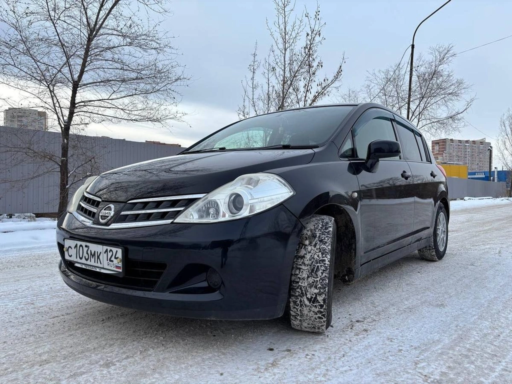 Хетчбэк Nissan Tiida 2010 года, 750000 рублей, Красноярск