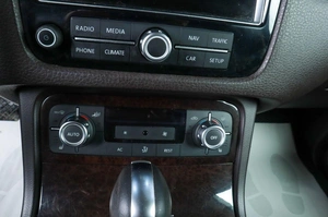 Внедорожник Volkswagen Touareg 2011 года, 1979000 рублей, Челябинск