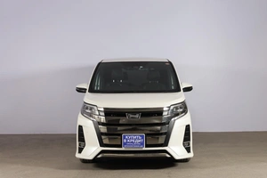 Минивэн Toyota Noah 2019 года, 3099000 рублей, Новосибирск