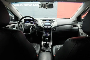 Седан Hyundai Elantra 2013 года, 1030000 рублей, Курск