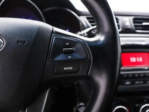 Седан Kia Rio 2015 года, 1050000 рублей, Красноярск