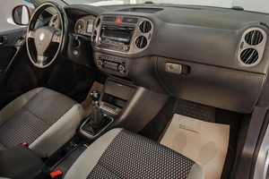 Внедорожник Volkswagen Tiguan 2010 года, 1229000 рублей, Челябинск