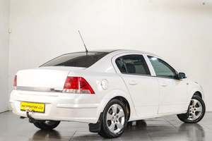 Седан Opel Astra 2012 года, 629000 рублей, Челябинск